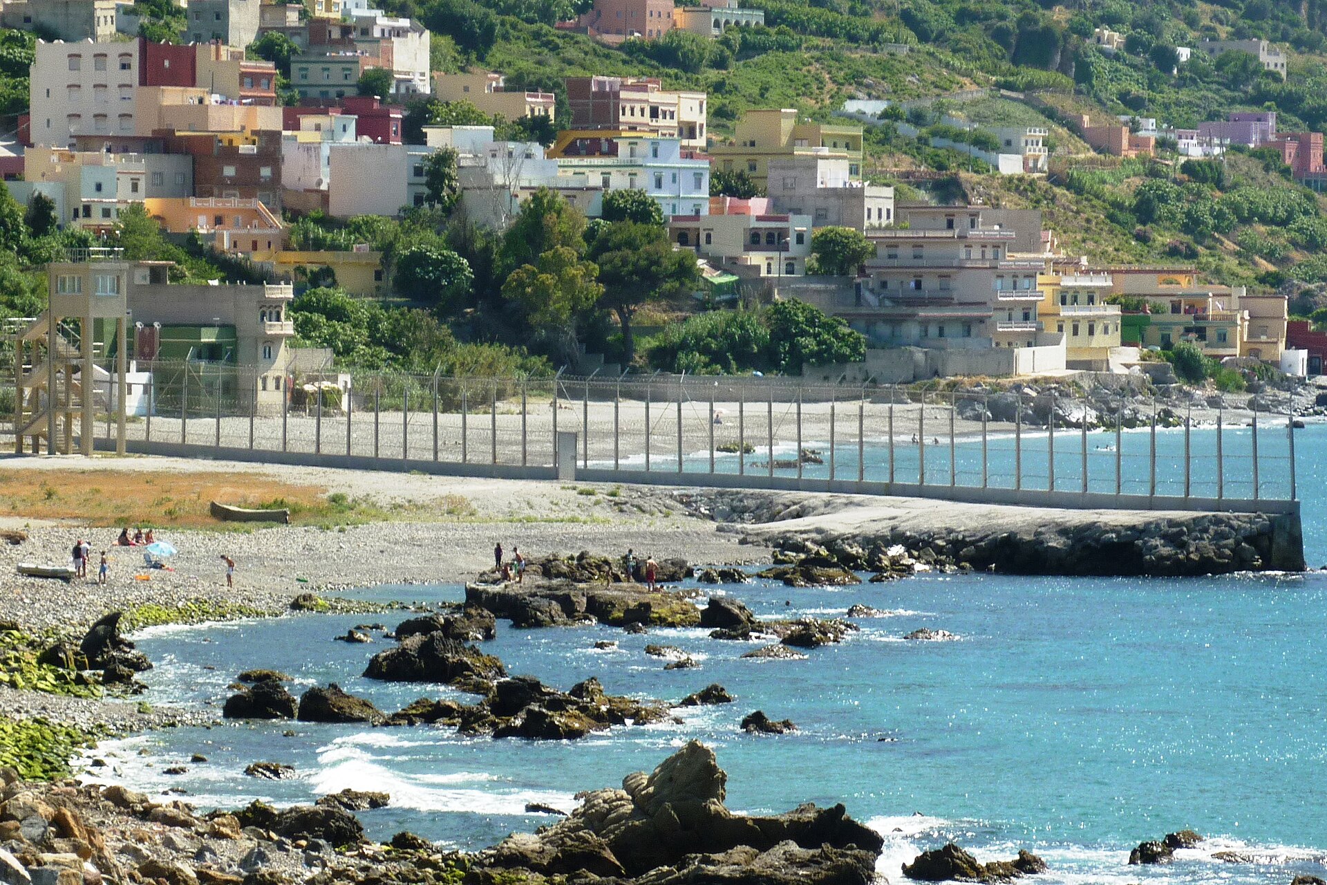 Quand la mer devient plus proche que la patrie ?