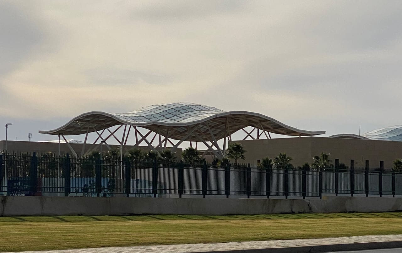 Le campus de l’UM6P à Rabat, avec sa grande canopée